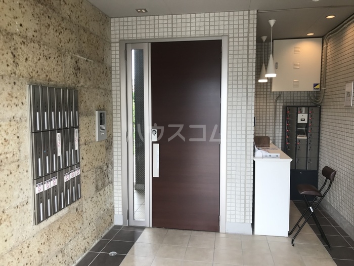 16/18 エントランス