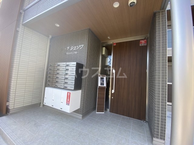 28/30 エントランス