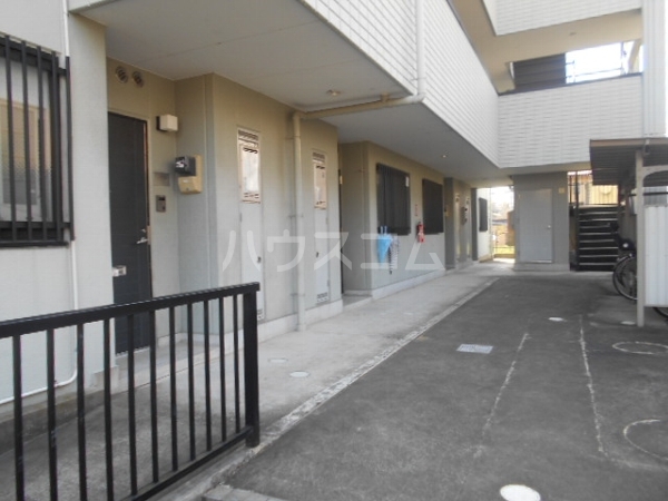 15/23 エントランス