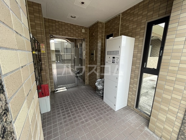 22/28 エントランス