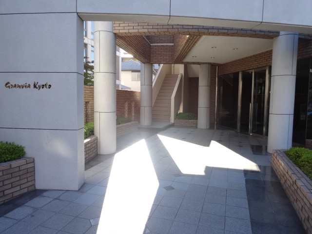 22/30 エントランス