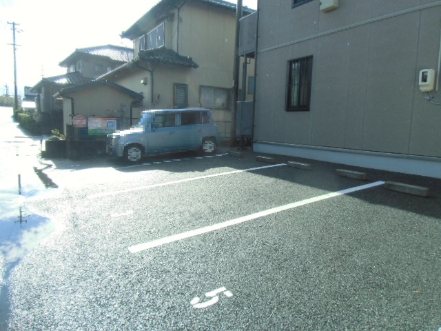 23/28 駐車場