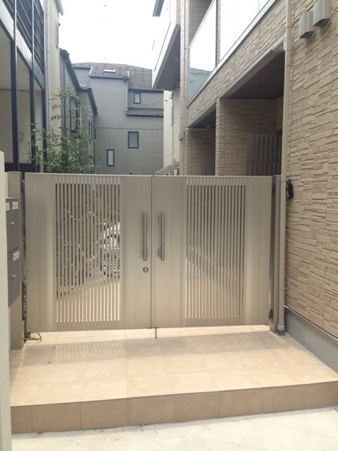 22/25 エントランス