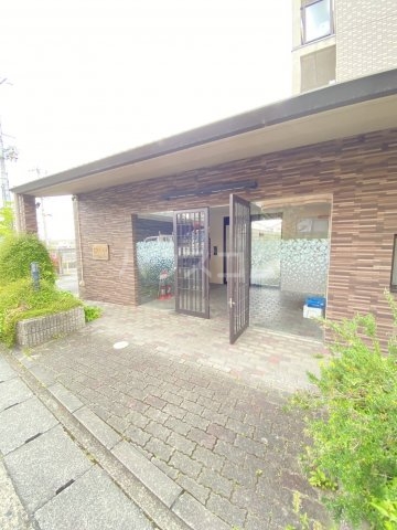 23/30 エントランス