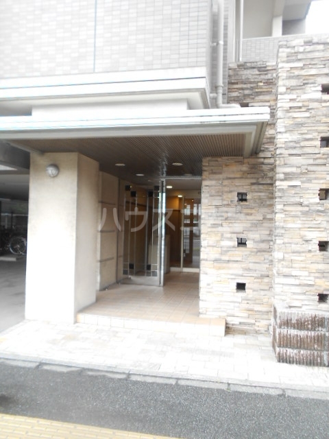 20/30 エントランス