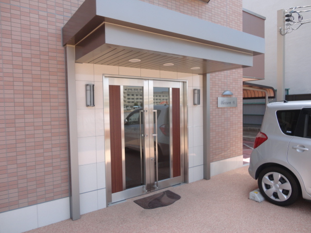 21/30 エントランス