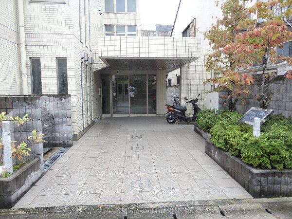 22/30 エントランス