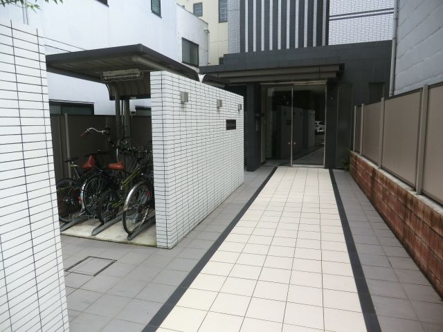 22/23 エントランス