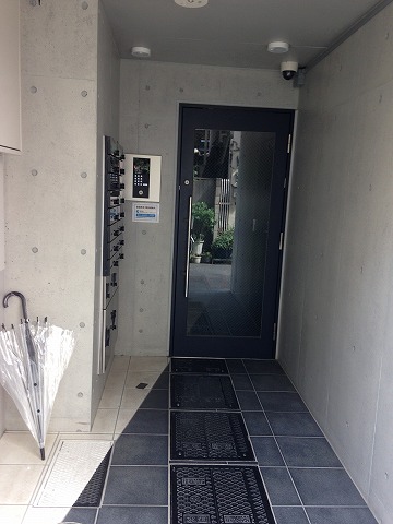 22/26 エントランス