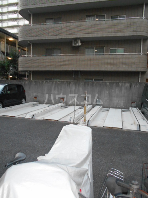 22/30 駐車場
