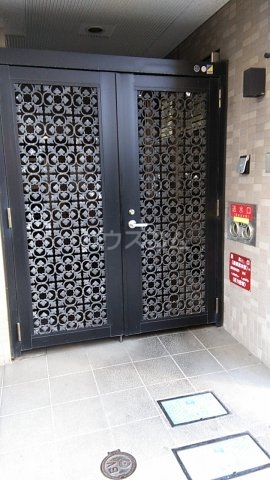 26/30 エントランス