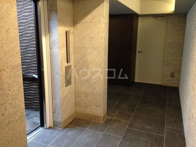 22/30 エントランス