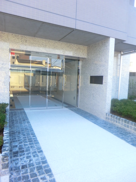 21/30 エントランス