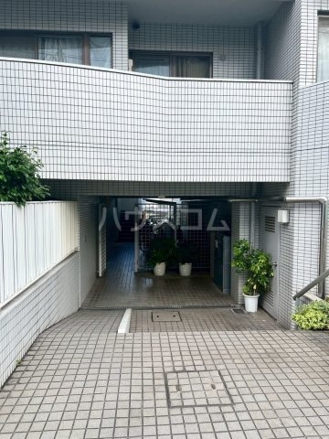 18/28 エントランス