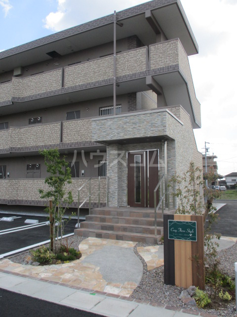 21/30 エントランス