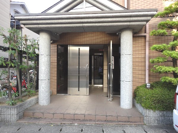 21/30 エントランス