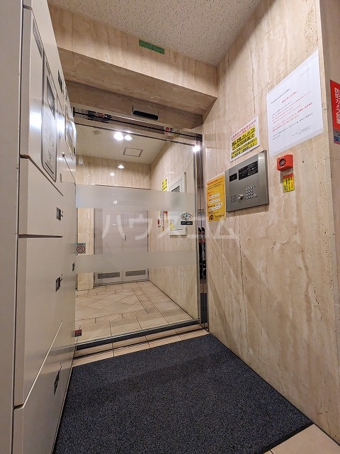 22/30 エントランス