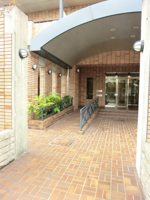 14/18 エントランス