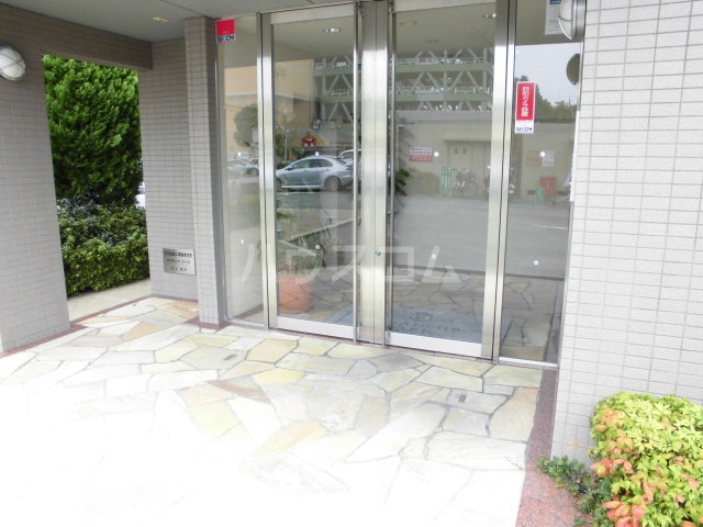 26/30 エントランス