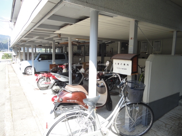 23/30 エントランス