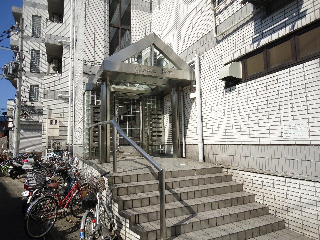 16/27 エントランス