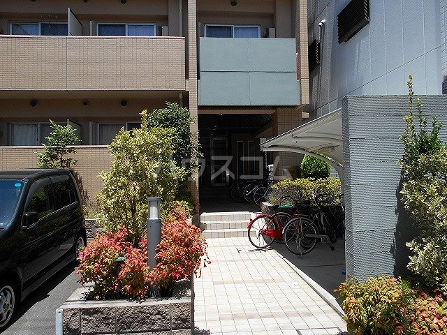 23/30 エントランス