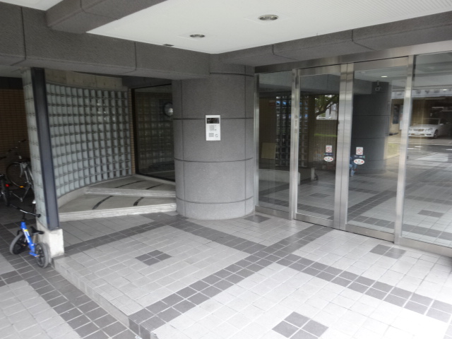 16/26 エントランス