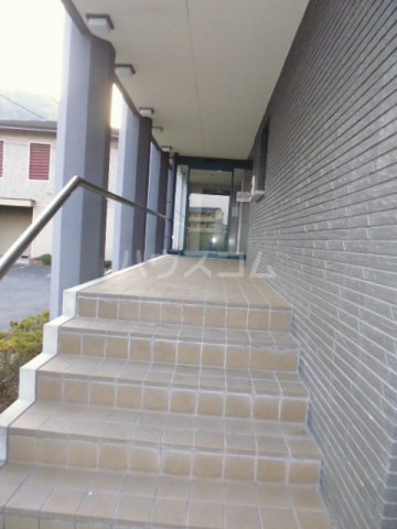 27/30 エントランス