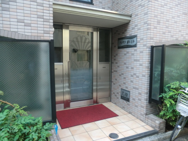 21/30 エントランス