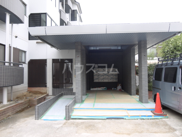 25/30 エントランス