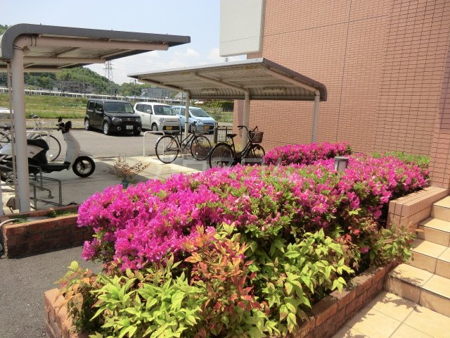 23/27 エントランス