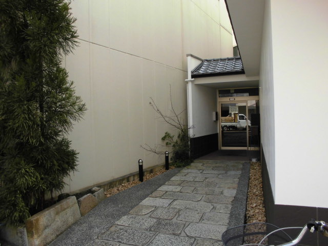 22/30 エントランス