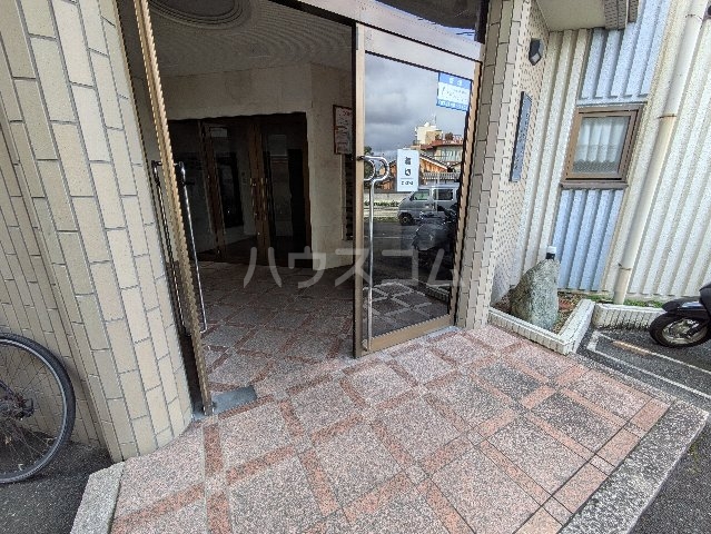 25/30 エントランス