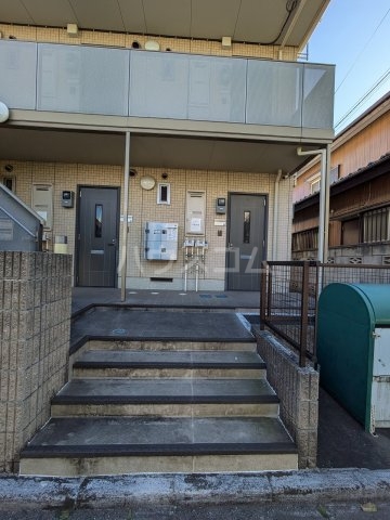 23/30 エントランス