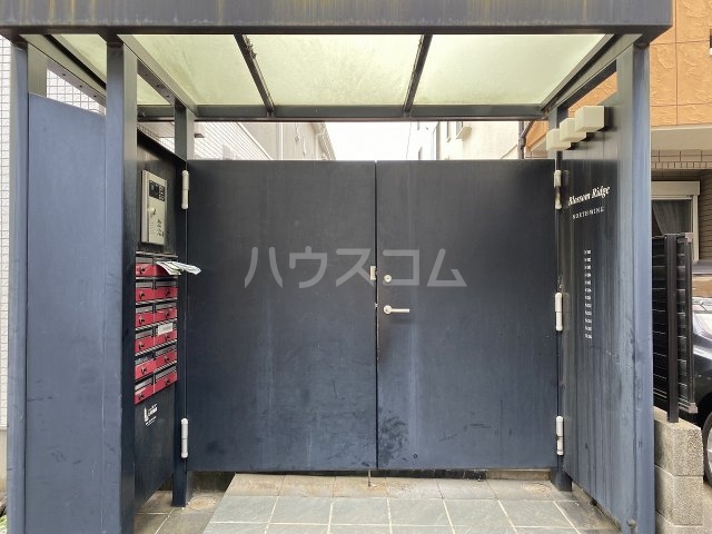 27/30 エントランス