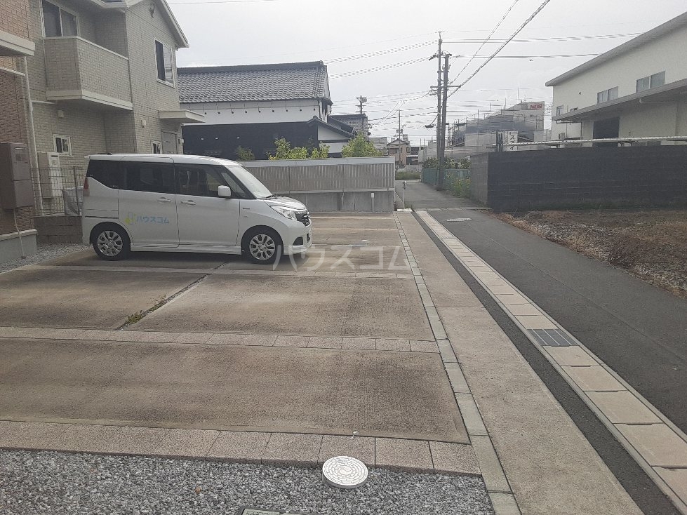 2/3 駐車場