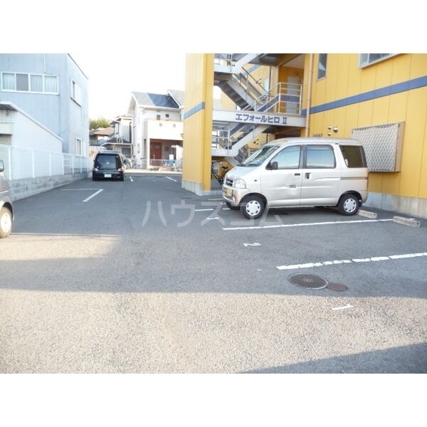16/18 駐車場
