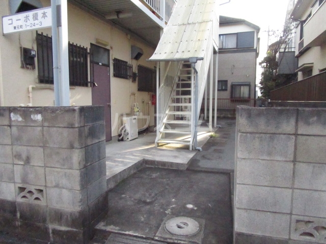 21/30 エントランス