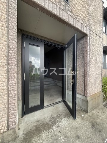 19/30 エントランス