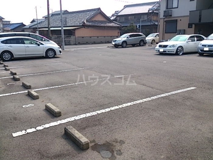 17/18 駐車場