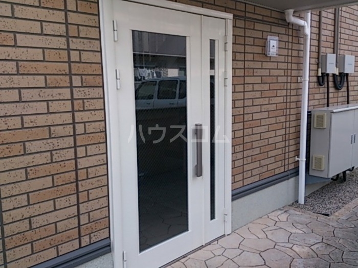 16/19 エントランス