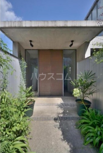 21/26 エントランス