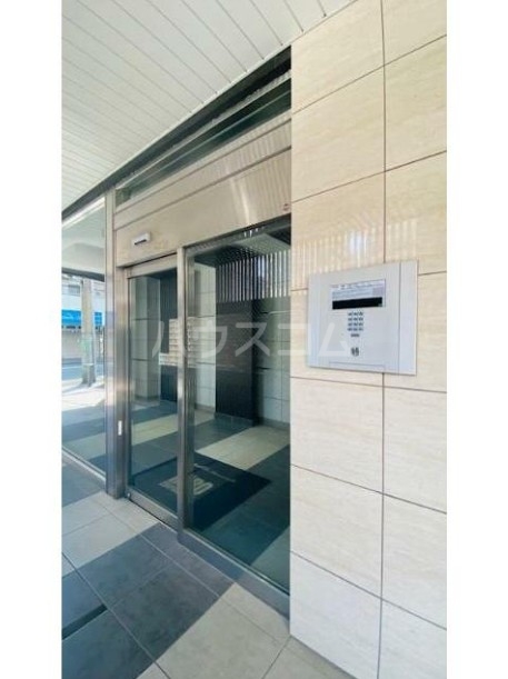 20/23 エントランス