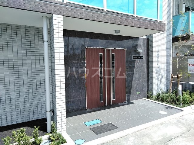 22/26 エントランス