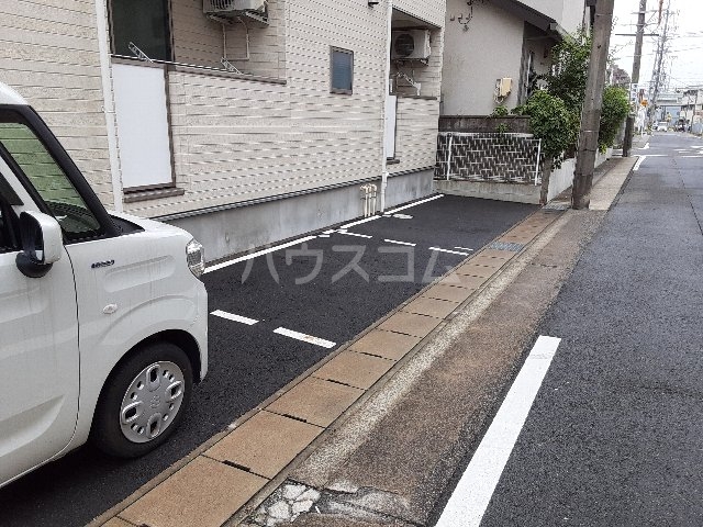18/22 駐車場