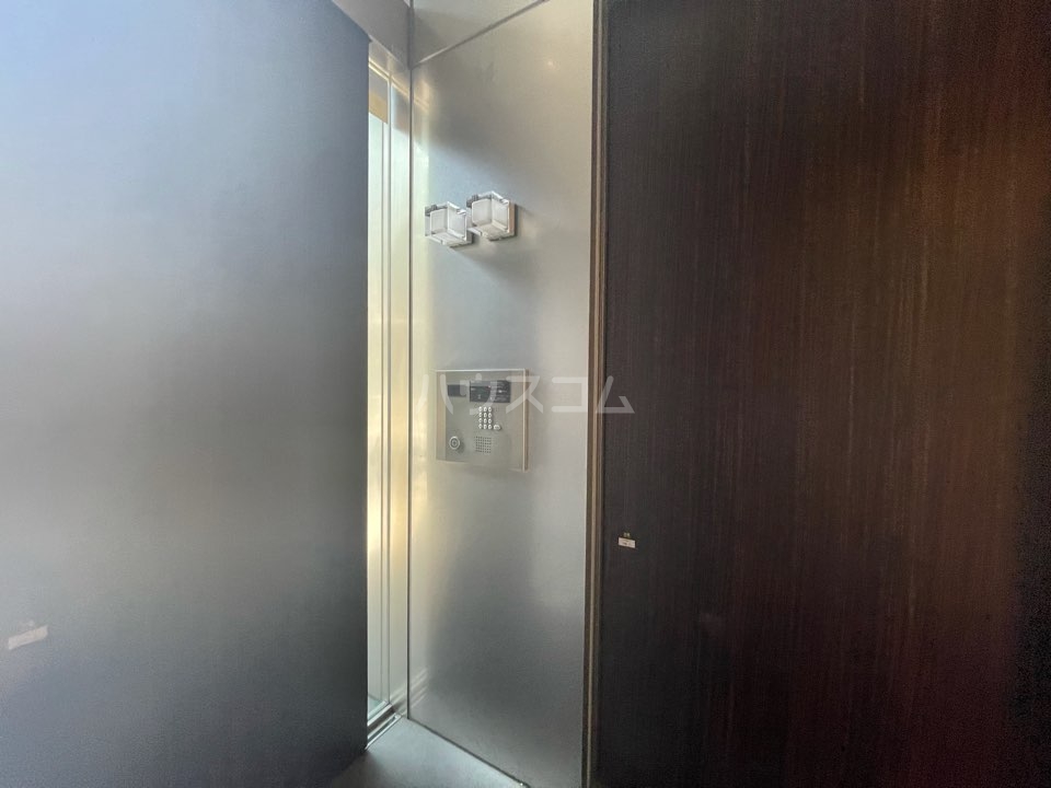 25/30 エントランス