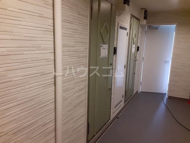 21/30 エントランス