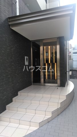14/20 エントランス