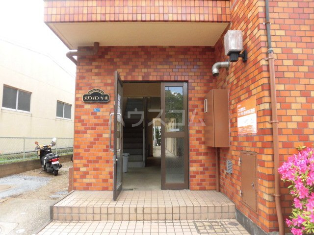 26/30 エントランス