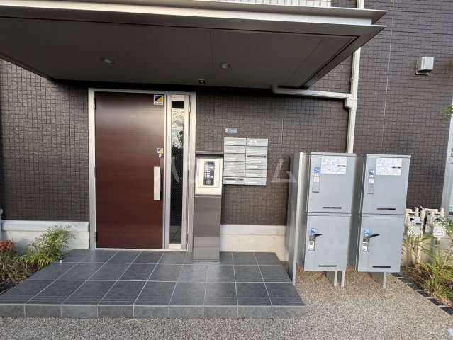 23/30 エントランス